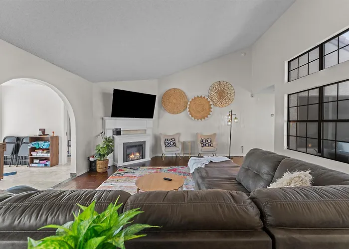 Relaxing 5br W Heated Pool, Billiards & Foosball Holiday home