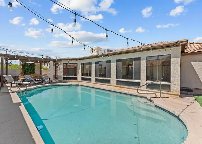 Relaxing 5br W Heated Pool, Billiards & Foosball