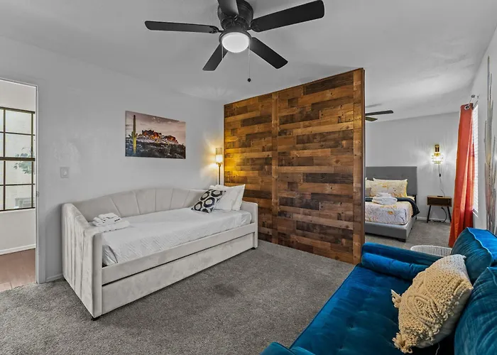 Relaxing 5br W Heated Pool, Billiards & Foosball