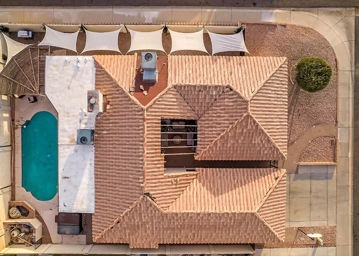 Relaxing 5br W Heated Pool, Billiards & Foosball Holiday home *