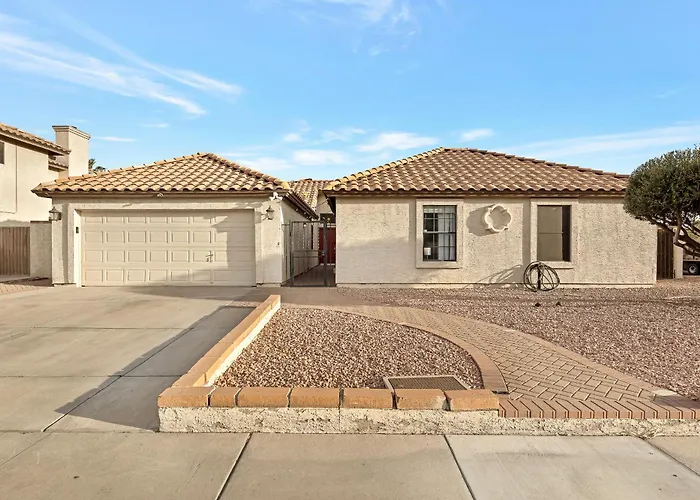Relaxing 5br W Heated Pool, Billiards & Foosball * Glendale