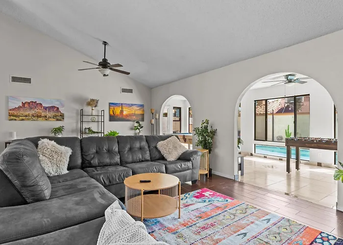 Relaxing 5br W Heated Pool, Billiards & Foosball Holiday home
