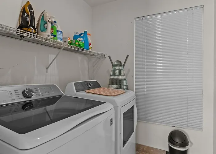 Holiday home Relaxing 5br W Heated Pool, Billiards & Foosball