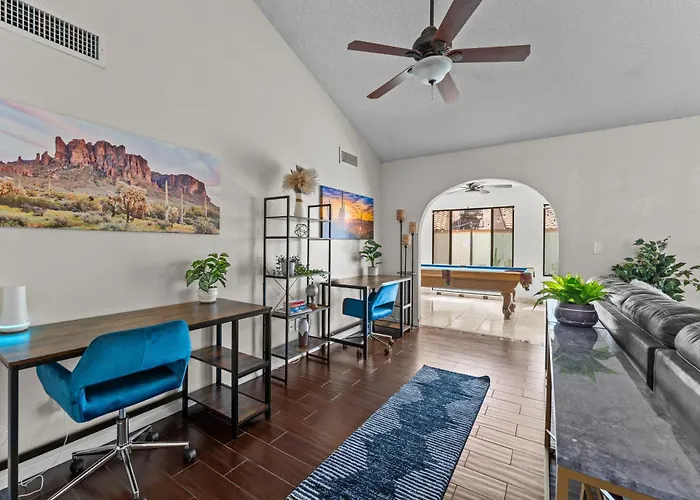 Relaxing 5br W Heated Pool, Billiards & Foosball *