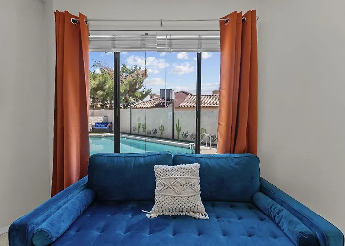 Relaxing 5br W Heated Pool, Billiards & Foosball Holiday home